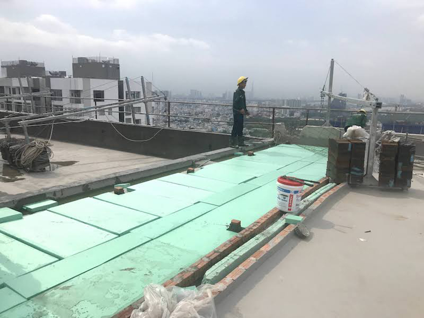 Tiến độ xây dựng dự án căn hộ River Panorama Quận 7 tháng 10.2020 - Lắp đặt tấm cách nhiệt tầng mái Tiến độ xây dựng dự án căn hộ River Panorama Quận 7 tháng 10.2020