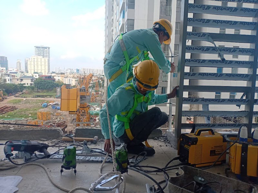 Tiến độ xây dựng dự án căn hộ Sky89 Quận 7 tháng 10.2020 - Lắp dựng lan can tầng 15 Tiến độ xây dựng dự án căn hộ Sky89 Quận 7 tháng 10.2020
