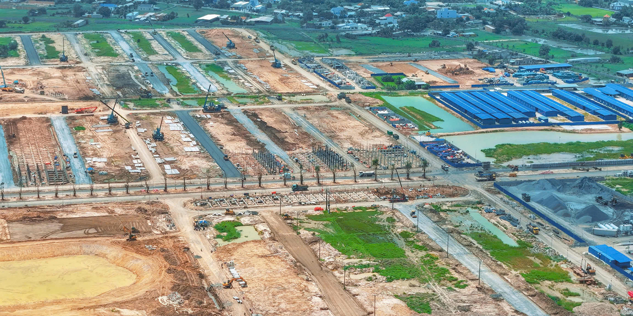 Tiến độ nhà phố biệt thự căn hộ dự án Vinhomes Green City Đức Hòa Long An chủ đầu tư Vinhomes tháng 07/2025